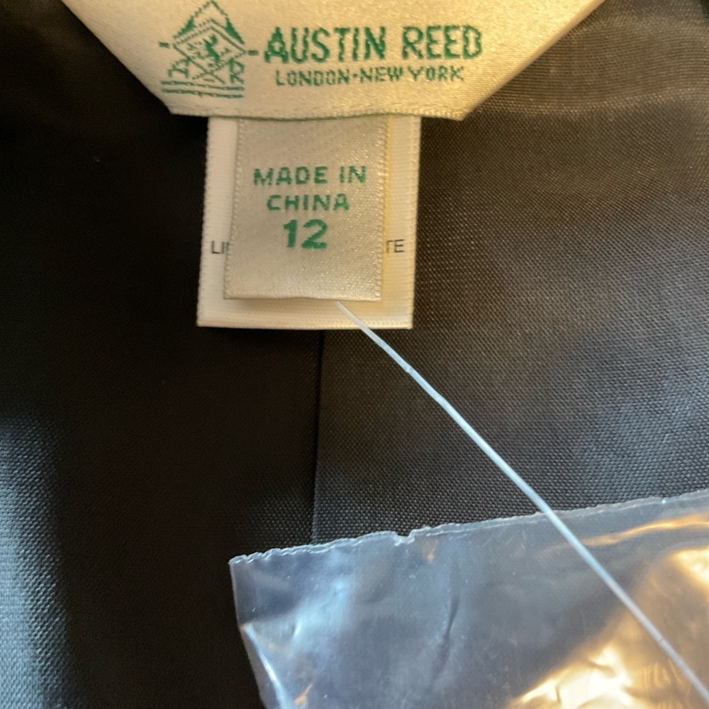 Austin Reed Classic Black Ensemble - Picture 11 of 16